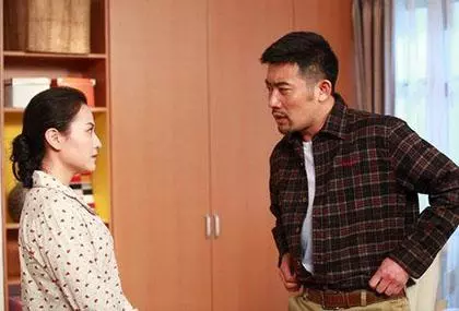 「兒媳又懶又饞,是我兒子拯救了她,不要彩禮是我兒有本事!」