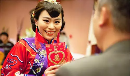 討了個城裡老婆,岳母沒要一分彩禮,回門那天我成為全村人的笑柄