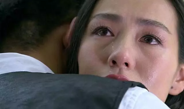 婆婆來城裡,在衣服里發現一隻手鐲,偷偷躲在門後,我淚流滿面