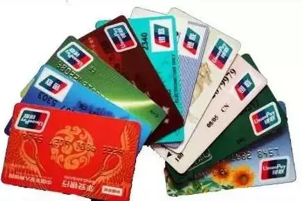 老公患病我不離不棄照顧五年,他不在之後撿到一張銀行卡,才知自己蠢