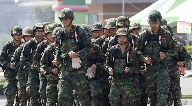 他問「當兵被幹走過什麼東西最扯?」老鳥憶當年:入伍第一天就哭哭!