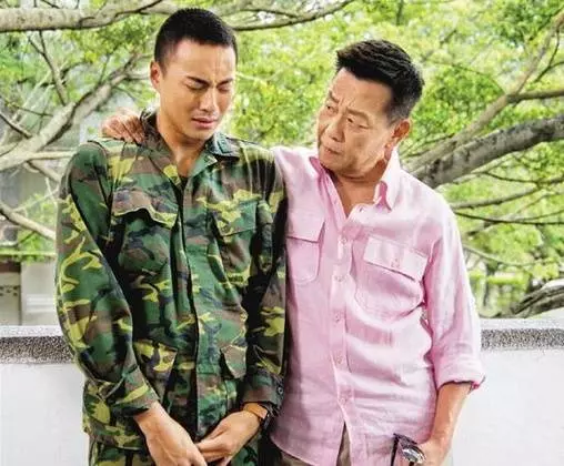 他問「當兵被幹走過什麼東西最扯?」老鳥憶當年:入伍第一天就哭哭!