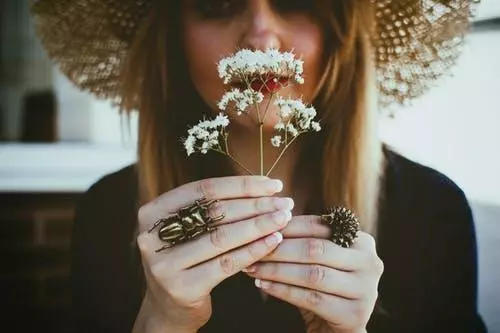 「婚禮後,我拉黑了多年的閨蜜」:成年人的友盡,一場婚禮就夠了