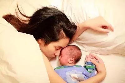 我生兒子,婆婆說不坐月子,孩子百天後回老家擺酒,我當場笑了