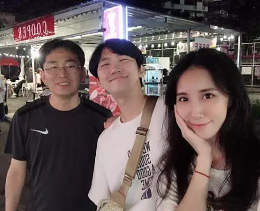 到韓國參加婚禮!瑤瑤「全程被拒在門外」還受人冷眼 往下看「穿著超母湯」小禎愣住:太誇張了啦!