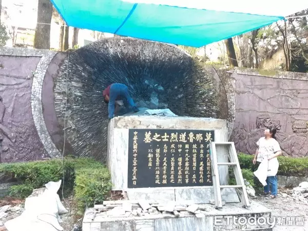 霧社事件89周年紀念日!莫那魯道託夢「住得很不舒服」師傅立刻「挖開烈士墓」愣住:太誇張了!