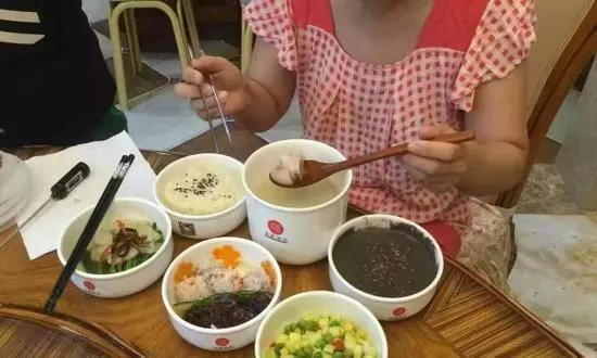 小姑子坐月子,我照顧7天,半夜聽到廚房的動靜,我氣的扔東西