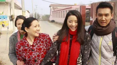 繼母待我如親生,我每月給她2000生活費,3年後才知,我錯得離譜