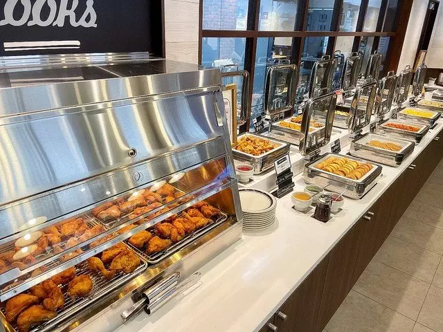 KFC自助餐開業,店內提供50種料理!