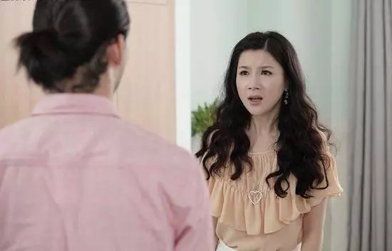 結婚幾年不孕,他給10萬求離婚,半年后街上偶遇小姑子,我愣住了