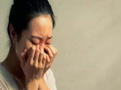 哥供我上學,侄子生病找我借五萬,聽到嫂子哭聲,我悄悄走了