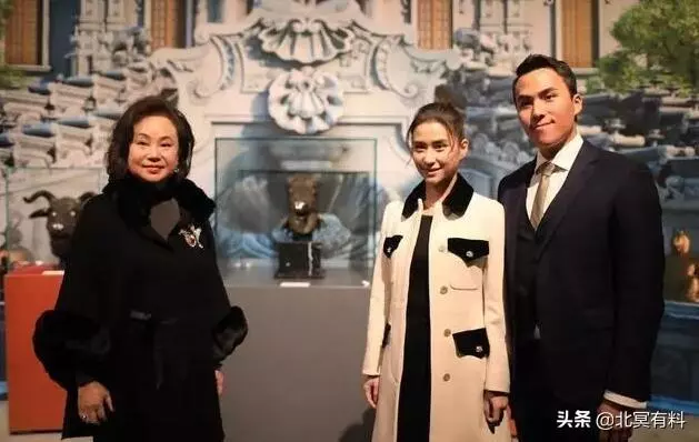 賭王兩房太太難得同框,四太公開稱讚三太有見識 和她相談甚歡!