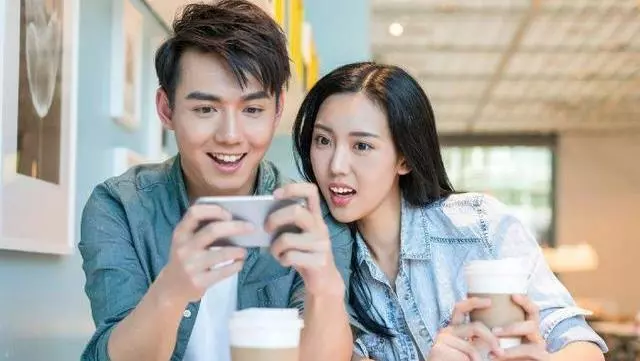 請假和男友去買婚房,看好房後准婆婆給一張卡,我卻笑著不要房子