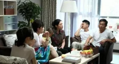 小姑子帶男友回家吃飯,飯桌上小姑子對俺很恭敬,她走後俺要離婚