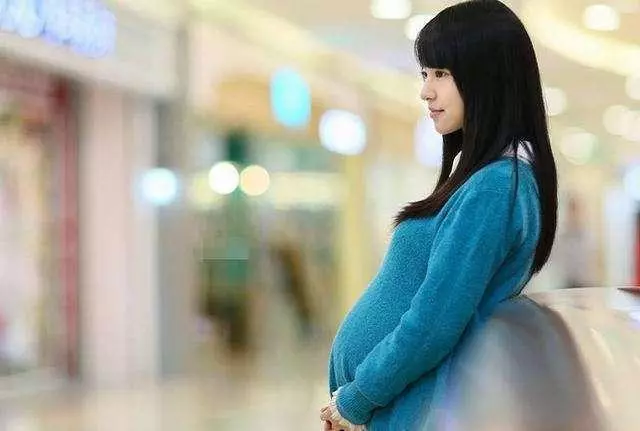 兒媳生雙胞胎女兒被婆婆趕出家門,三年後遇見,婆婆眼睛都直了