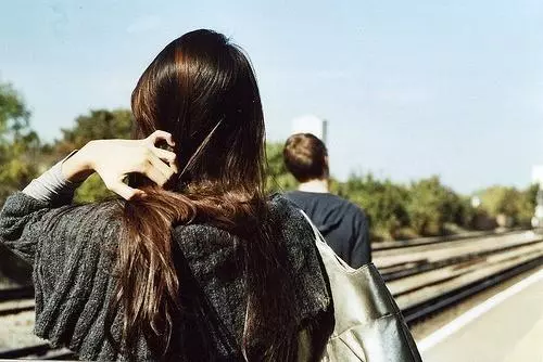 我帶三歲兒子回老家看婆婆,他突然大叫哥哥,我嚇得癱倒在地