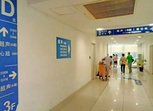 懷二胎,和婆婆一起去檢查,在走廊看到一身影,頓時淚流滿面