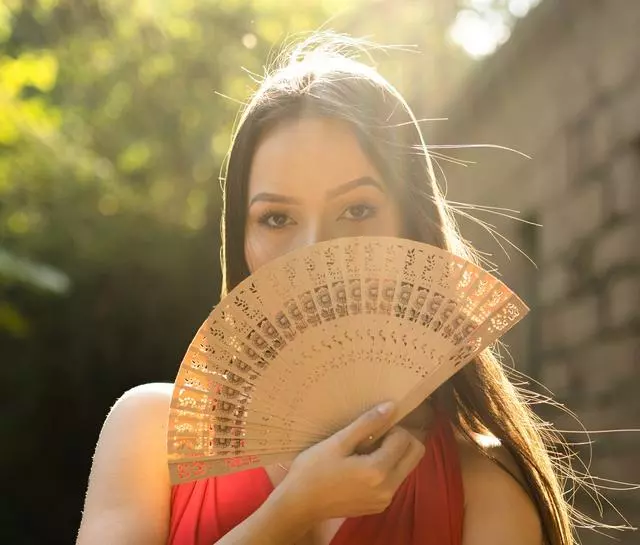 「老婆,把我媽接過來吧,她一個人很孤單」「她來我就走」