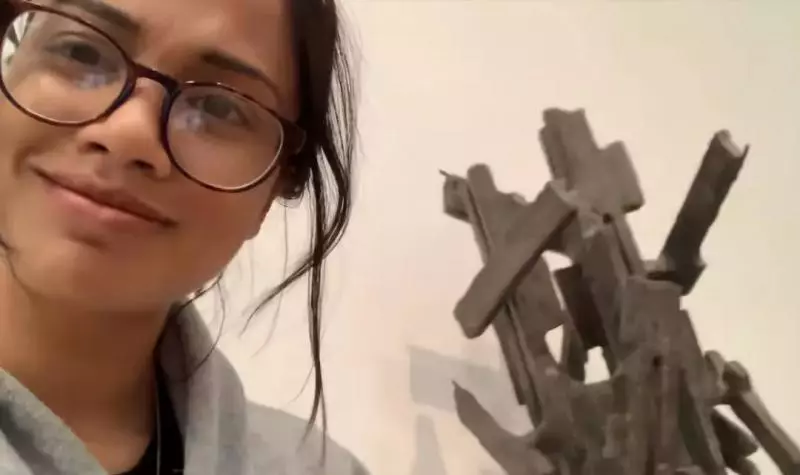 她在倫敦辦了場假畫展,一幅畫賣出13000元,看完我不懂藝術了…