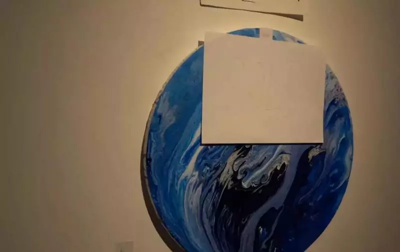 她在倫敦辦了場假畫展,一幅畫賣出13000元,看完我不懂藝術了…