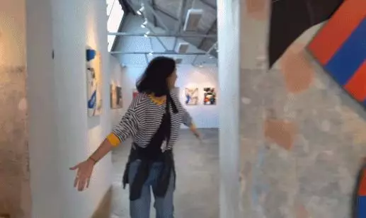 她在倫敦辦了場假畫展,一幅畫賣出1500英鎊,看完我不懂藝術了…