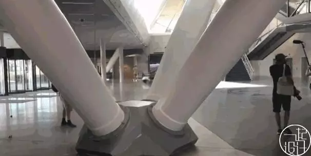 阿迪達斯最新總部大樓,外觀就像個體育場,上班還得天天爬樓梯