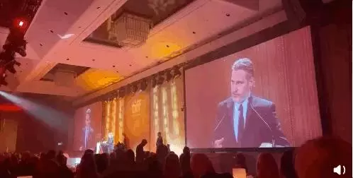 小丑和龍紋身女孩訂婚了:這該死的愛情,好喜歡