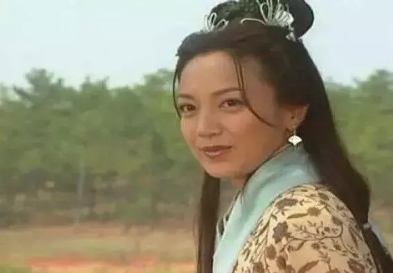 曾因一事遭嘲諷,退隱再捲債務風波,49歲昔日港姐冠軍最新近照曝光!