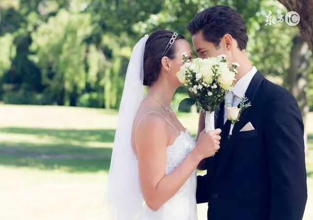 我打工的錢我爸讓我全部上交,等我結婚卻一分錢嫁妝沒有,害的我在婆家抬不起頭