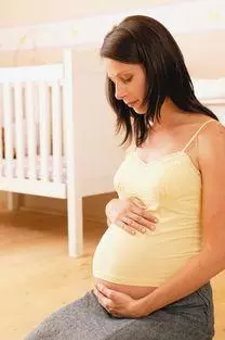 產後回鄉下婆家坐月子,兩個月後我抱著孩子哭著離開