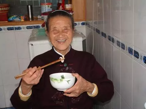 產後回鄉下婆家坐月子,兩個月後我抱著孩子哭著離開