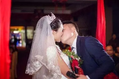 離婚後,在街上偶遇前妻,看一眼她的大肚子,讓我痛苦萬分