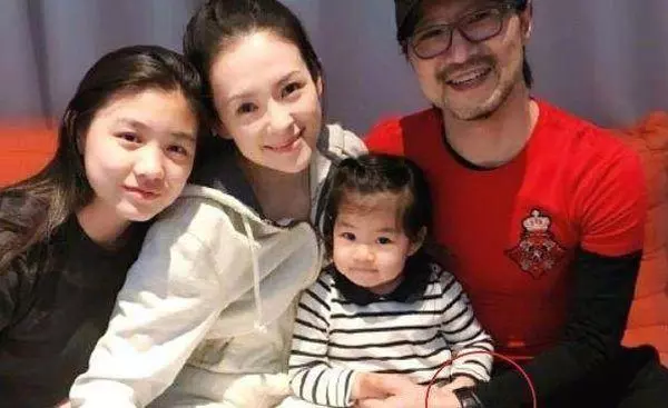 獨留繼女小蘋果在家, 汪峰舊愛怒嗆章子怡!
