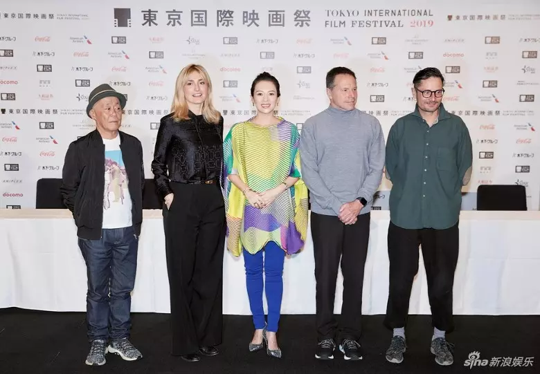 獨留繼女小蘋果在家, 汪峰舊愛怒嗆章子怡!