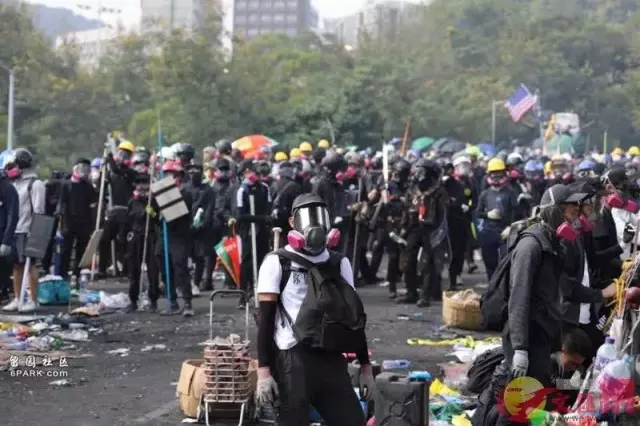 胡錫進:應授權港警實彈還擊發射弓箭的暴徒,且無需對傷亡負責!
