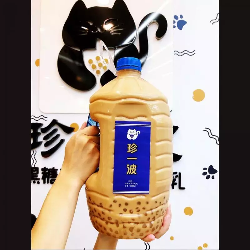 超狂「5公升巨無霸珍奶」台灣也喝得到!每天限量販售「30分鐘內喝光光」店家大方送禮:太佛心了