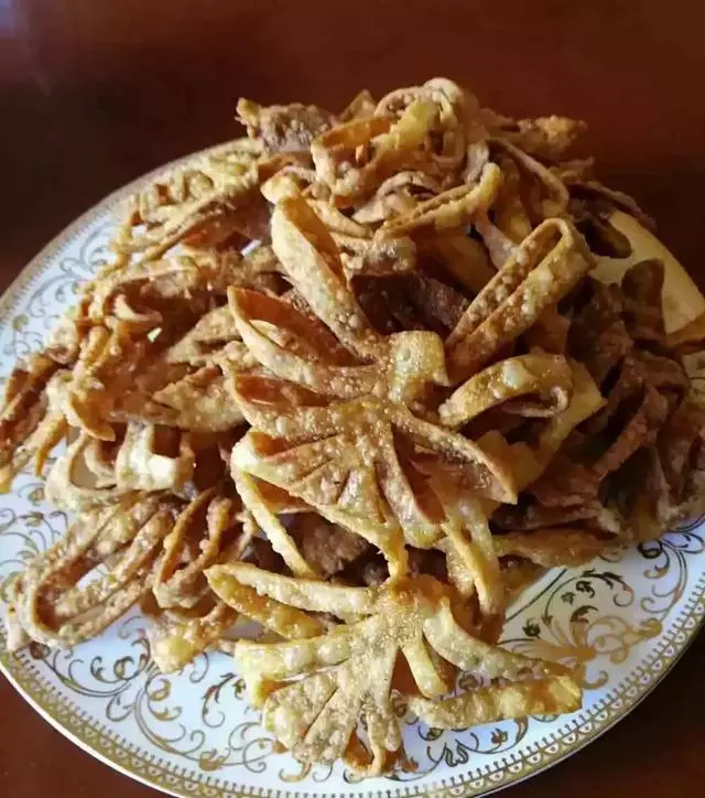 萬能餃子皮,動動手,變成4種小零食,好吃得不得了