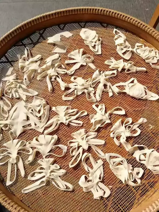萬能餃子皮,動動手,變成4種小零食,好吃得不得了