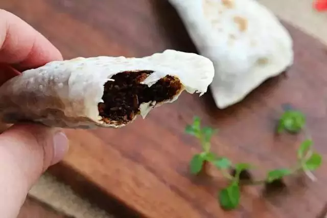 萬能餃子皮,動動手,變成4種小零食,好吃得不得了