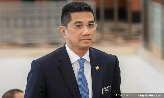 【昨晚秘密會晤巫統議員】阿茲敏今午在國會大廈出面回應了!