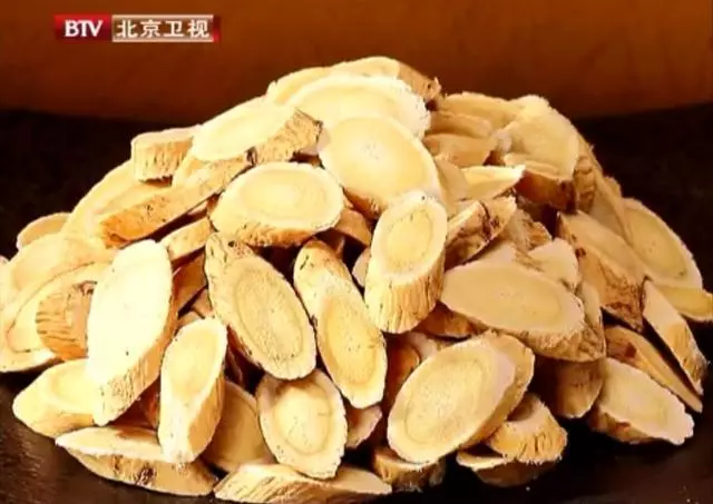 黃芪煮一寶,疾病都趕跑!入冬後經常喝,補氣養血身體好!