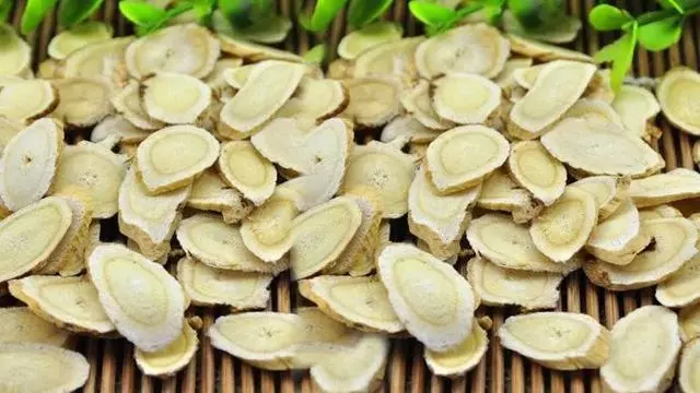 黃芪煮一寶,疾病都趕跑!入冬後經常喝,補氣養血身體好!