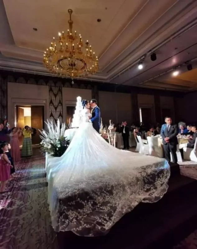 70歲咖啡總裁豪砸2000萬聘金 , 娶20歲美嬌娘 !