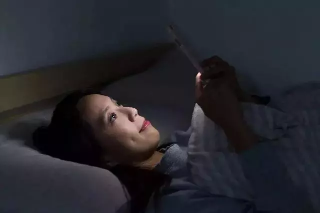 熬夜的人出現這些信號,就要休息了,快看看吧