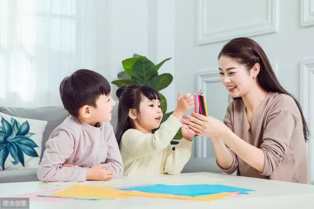 「媽老了,弟弟就靠你了」「媽,我要生二胎,實在養不起弟弟」
