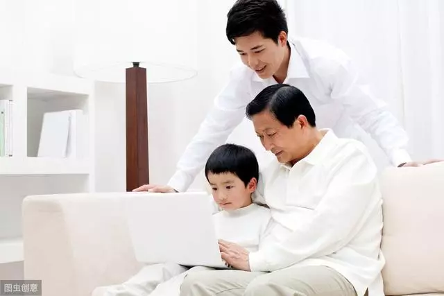 「媽老了,弟弟就靠你了」「媽,我要生二胎,實在養不起弟弟」