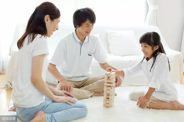 半夜孩子哭鬧,丈夫卻不管不顧:嫁給一個甩手掌柜,是多麼可悲?