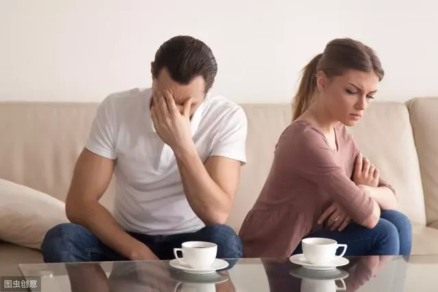 半夜孩子哭鬧,丈夫卻不管不顧:嫁給一個甩手掌柜,是多麼可悲?