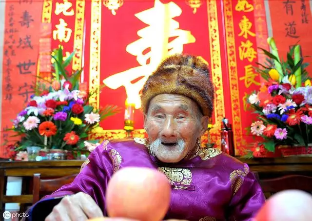 婆婆70壽誕後,禮金全占為己有,兒媳怒吼:以後別想再過生日