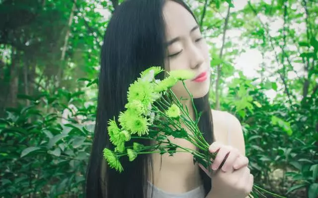 月子期間婆婆好吃好喝照顧我,現在她癱了,我始終無法真心待她